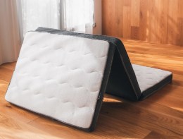 折りたたんだネルマットレス
